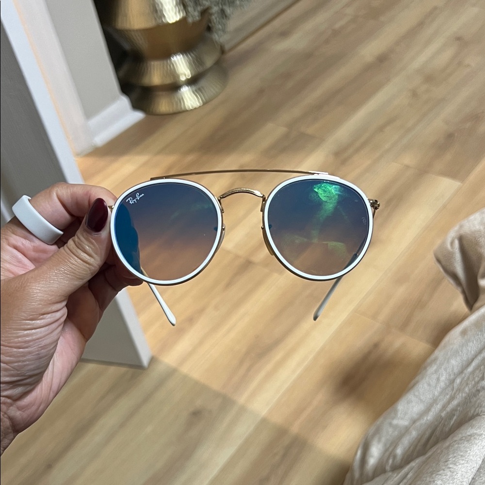 Ray-Ban Round Sunglasses with Reflective Lenses
